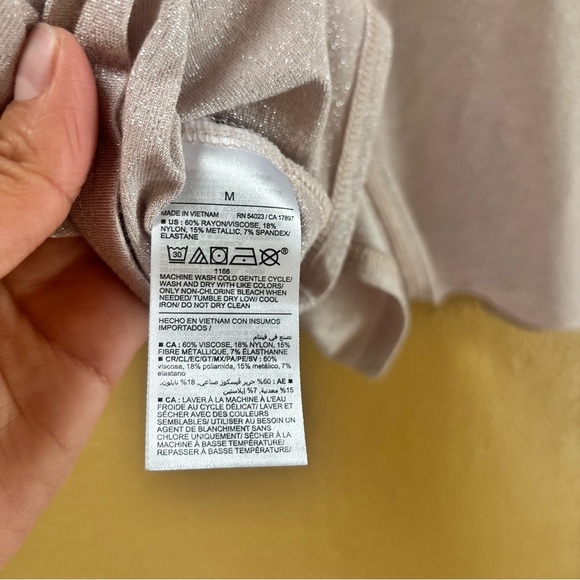 Old Navy luxe Light pink shine Top size M - Picture 5 of 5